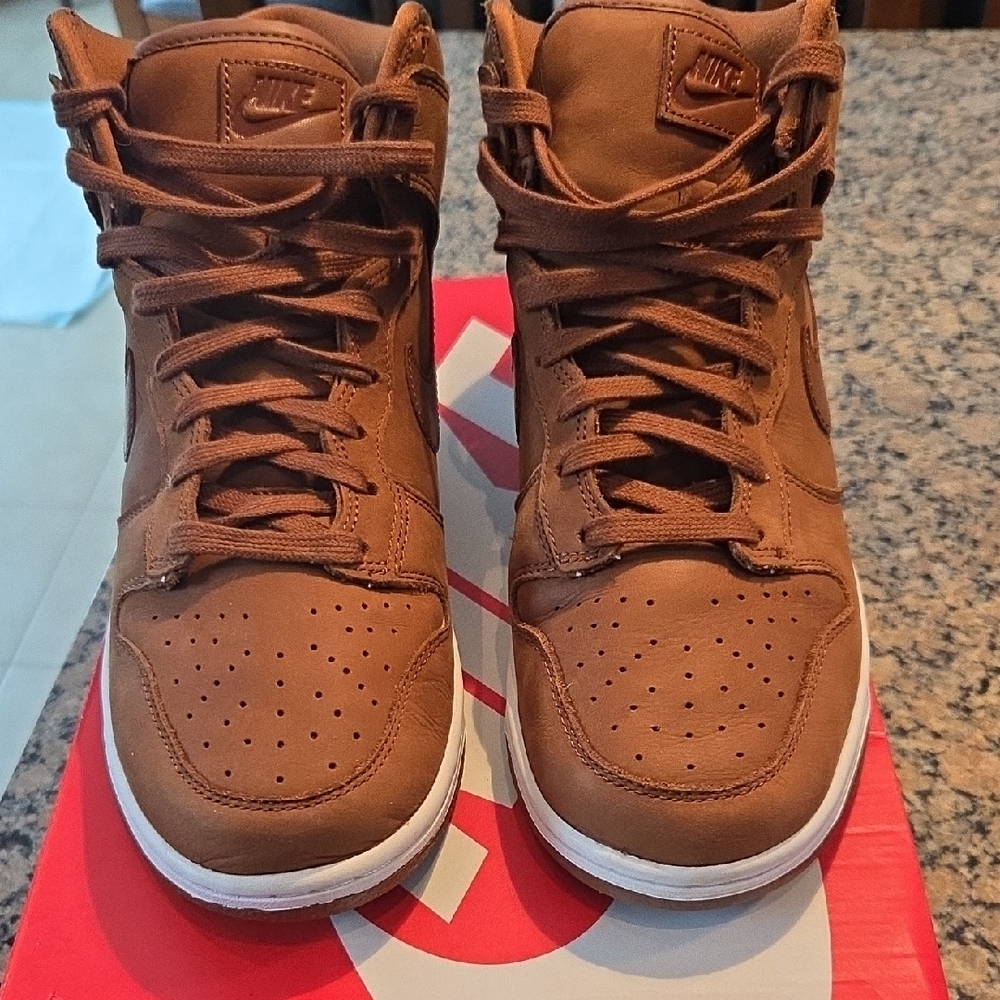 Nike Men's Tan High-Top Sneakers